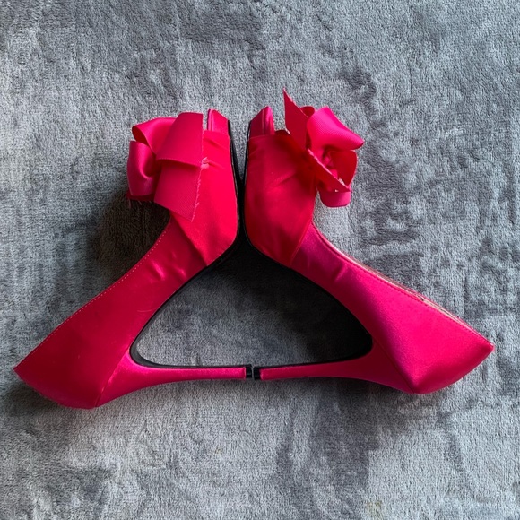 Pink Pumps - Picture 2 of 5